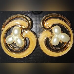 Vintage Avon Faux Pearl Enamel & Gold Tone Faux Pearl Pierced Earrings